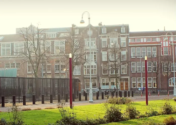 M-square לינה וארוחת בוקר 4*